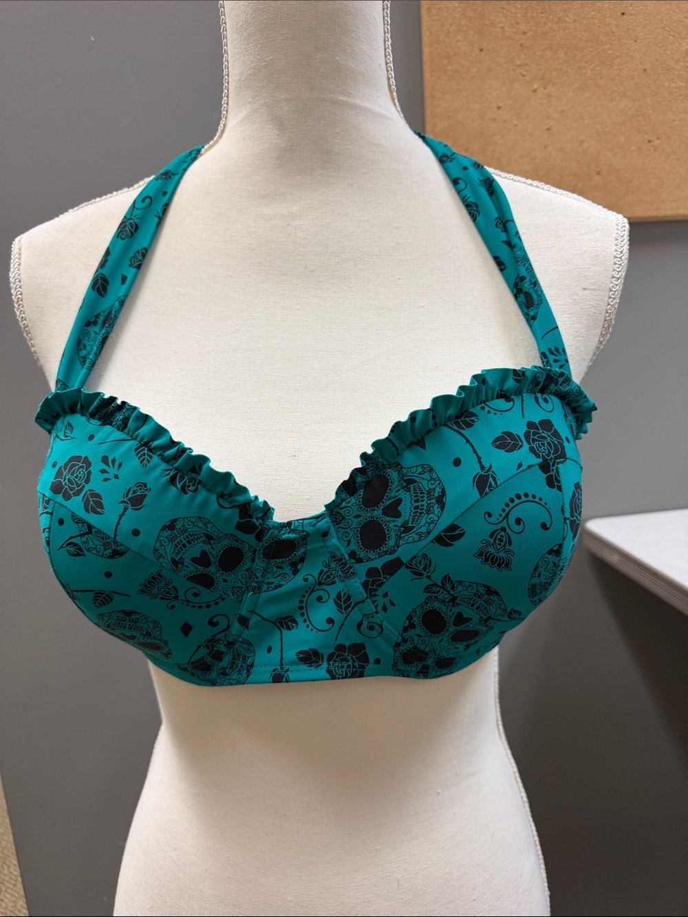 Hot Topic Teal Skull & Roses Halter Swim Top M